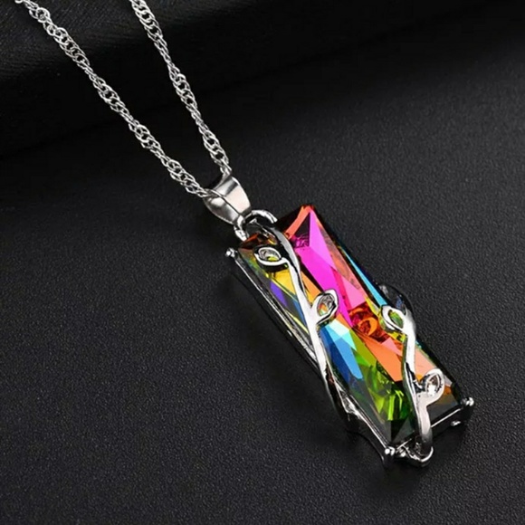 🎀 Stunning Rainbow Pendant - Picture 2 of 8